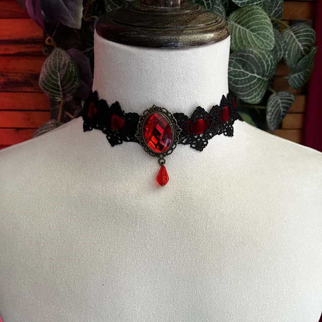Collier ras de cou gothique avec camée - Fete à paris