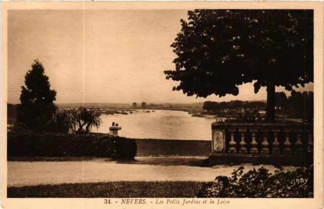 CPA NEVERS - Les Petits Jardins et la Loire (457021)
