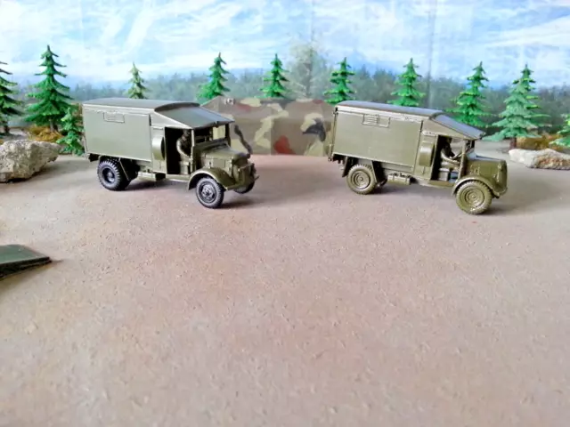 2x schwerer britischer Militärkrankenwagen  Austin K2 / Y  1:76