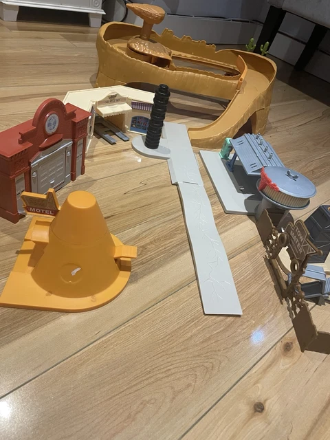 RARE DISNEY CARS Radiator Springs Playset Town With Racetrack £49.69 ...
