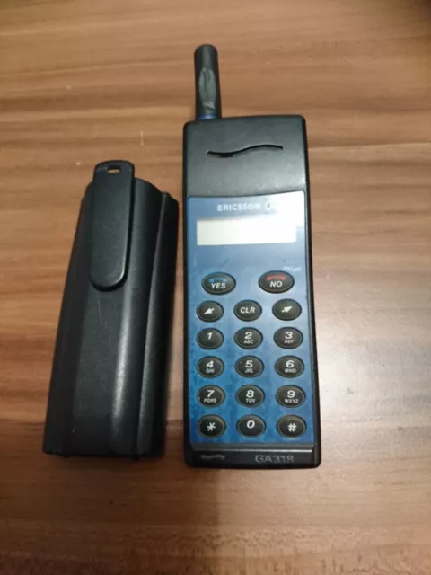 Handy  Ericsson GA 318  Steinzeit-" Handy Defekt
