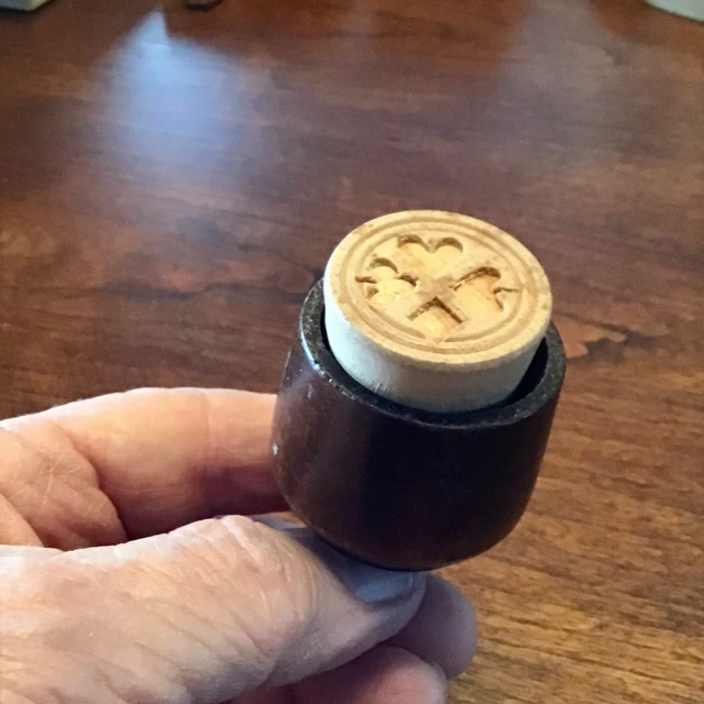 Trajes de cartas vintage en miniatura de molde de mantequilla de madera