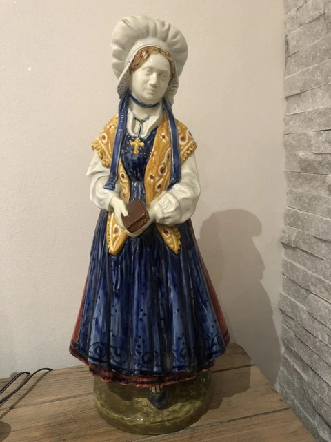Statue La Lorraine En Faience A Identifier