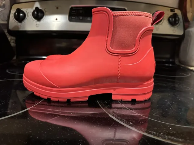 UGG Women's Red Droplet Lug-Sole Waterproof Rain Boots - 8 Red