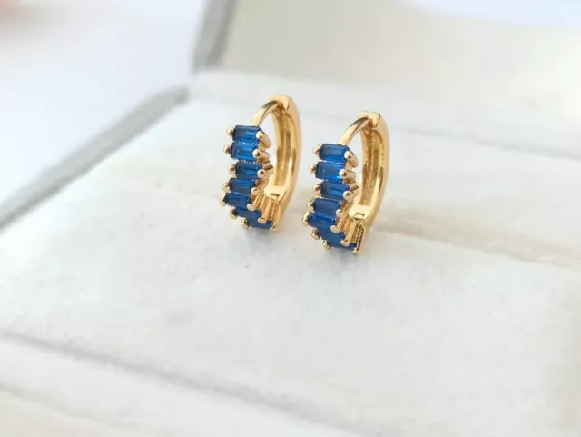 Créoles pendantes en argent  plaqué or avec cristal de zircon bleu, vermeil
