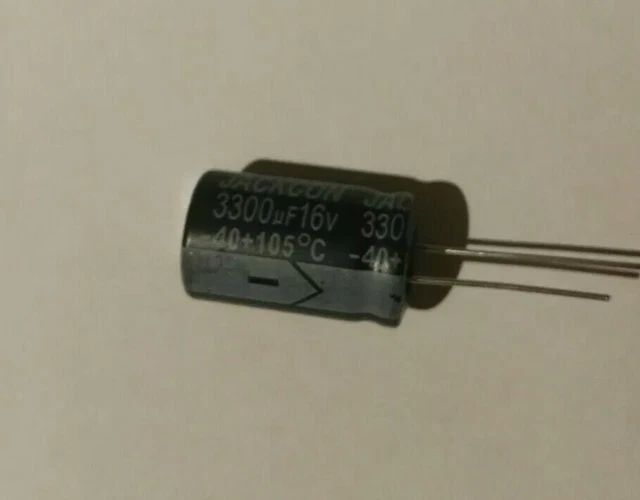 1pz Condensatore Elettrolitico 3300uF 16V Verticale 105° 16x26mm