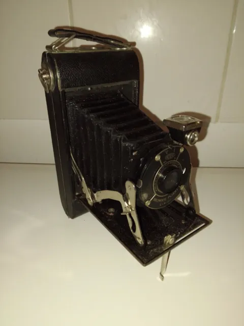 Vieille appareil photo pliable Kodak Kodo brownie Pliant Six-20