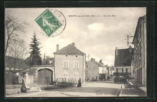CPA Neuvy-sur-Loire, Grande Rue, vue de la rue 1916
