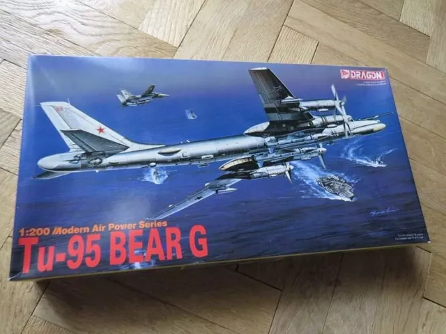 Dragon 2006 Tupolev Tu-95 Bear G 1:200 NEU OVP