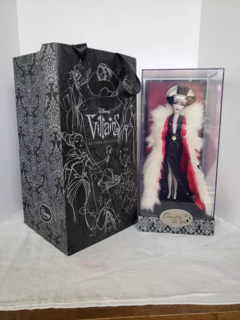 Disney Villains Designer Collection Cruella de Ville With Gift Bag