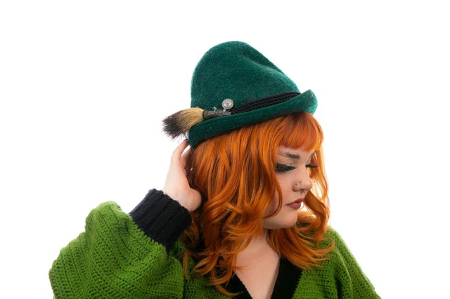 Autentico cappello vintage verde scuro in lana austriaca con spilla austriaca oversize