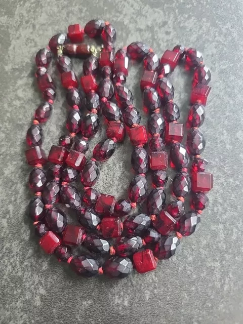 Long Art Deco Cherry Amber Bakelit Necklace 105 cm