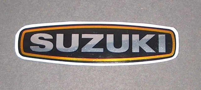 ORIGINAL Suzuki Rahmenabdeckung Emblem Abzeichen Für GT750 (1972-1977) - Neu & Originalverpackt