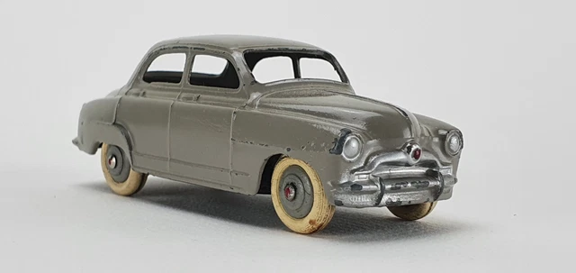 Dinky Toys N°24 U - Simca 9 Aronde - Échelle 1/43 - Vert - Zamak - Occasion (état D'usage)