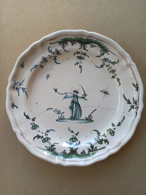 Assiette faïence de Moustiers XVIIIe fabrique Clérissy motif au chinois au sabre