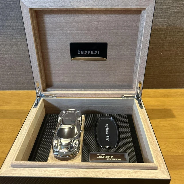 Ferrari 488 PISTA key box with 1/43 scale metal minicar Owner's limited New
