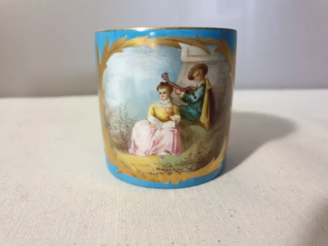 tasse litron en porcelaine de Sèvres 1857