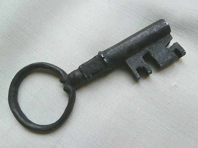 ANTIQUE STRONGBOX SAFE CHEST KEY 18th CENTURY HAND FORGED