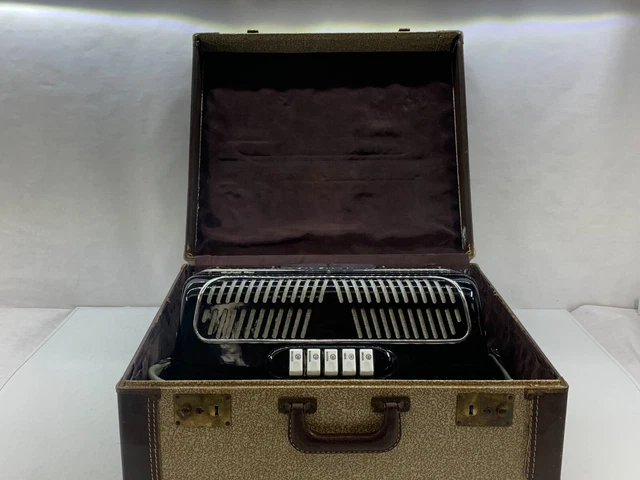 Rio Italian Accordion • Very Good Condition w/ Case RARE