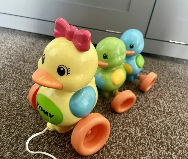 TOMY TOOMIES QUACK Along Ducks Pull Along Toy for 1 2 year olds