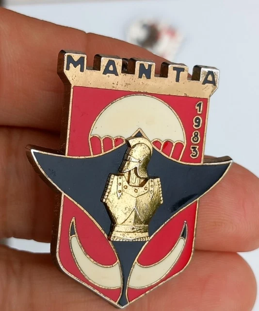 INSIGNE MILITAIRE PARACHUTISTE Opération MANTA Opex Tchad Refrappe R87
