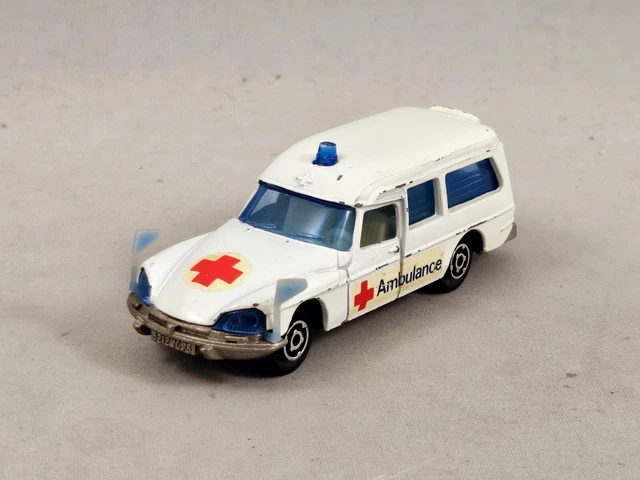 Modèle Réduit Majorette Citroën DS21 Ambulance - Échelle 1/65, Rouge, Référence 206, Occasion Pour Pièces