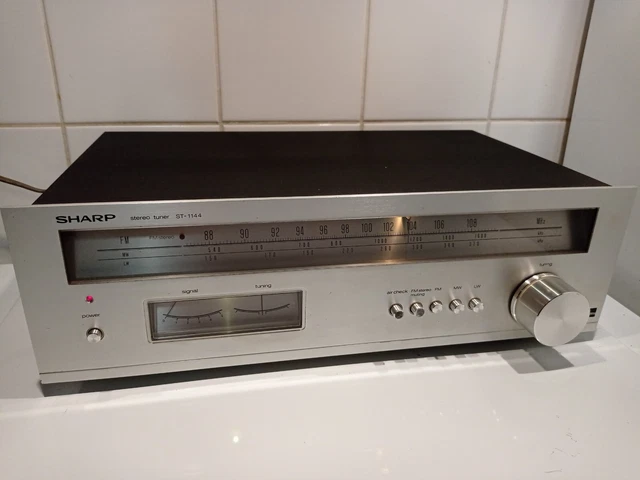 Tuner Stéréo Sharp ST-1144 Fonctionne
