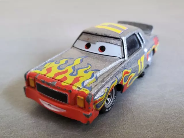 Voiture Disney Cars DARELL Numéro 17 Gris en Métal Ech 1/55 - TBE Flash McQueen