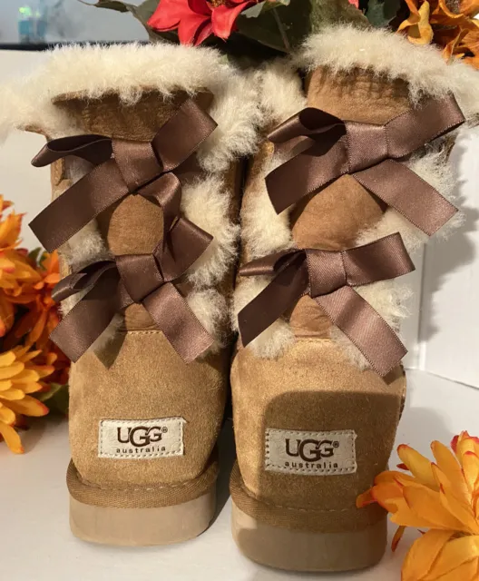 UGG Bailey Bow Chestnut Boots Suede Short Brown Fashion Shoes Women’s Sz 8 2
