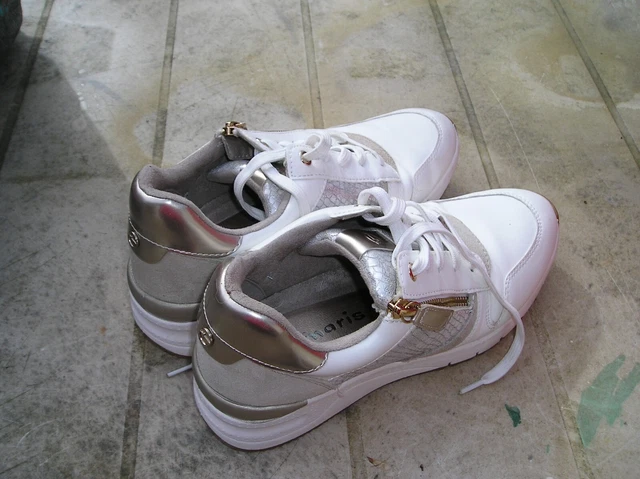 une paire de basket femme blanches en taille 40 3