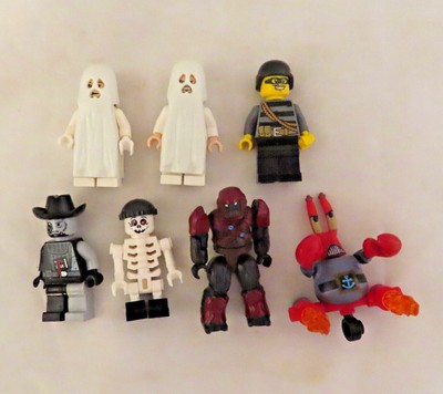 lot of lego figures