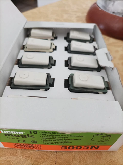 Pulsante Illuminabile Bticino Serie Magic - Modello 5005N, Per Impianti Elettrici, Design Moderno