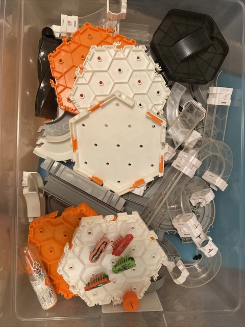 Hexbugs Lot Raceway - Habitat Set  - 4 Hexbugs For Battle, 40+ Pieces