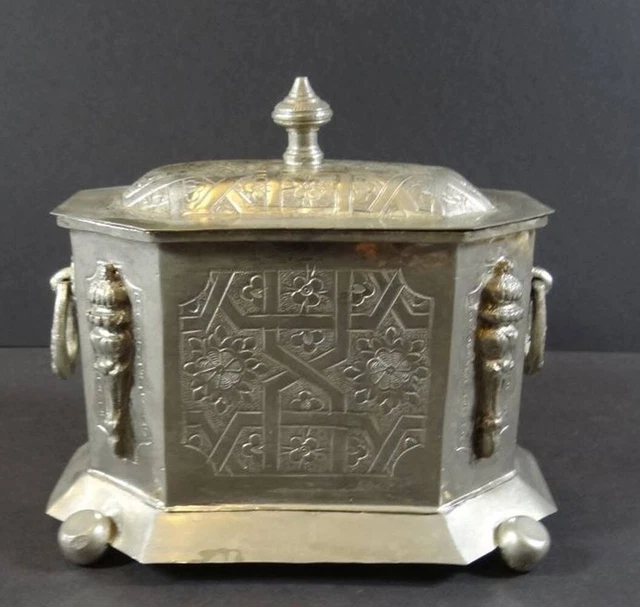 grosse versilberte Deckeldose, Ornamentdekor, arabisch beschriftet (333-11131)