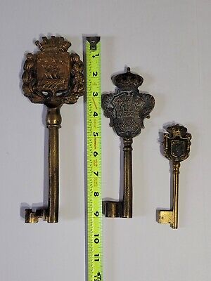 Skeleton Keys Solid Brass Coat Of Arms LARGE Set Of Three Total Weight 2.5 lbs
