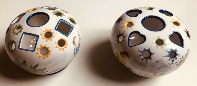 Lot de 2 pique fleurs en forme de boule en faïence de Nevers
