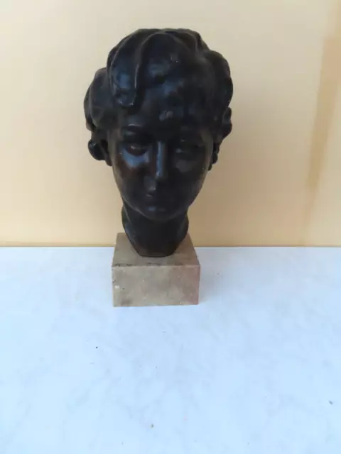 Phantastische Bronzebüste einer Frau unsigniert um 1920 / 17805 Gramm