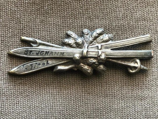 Pin's armée / insigne ministère de la défense - hygiène et sécurité du travail (doré signé Drago) diamètre: 1,9 cm - Collection