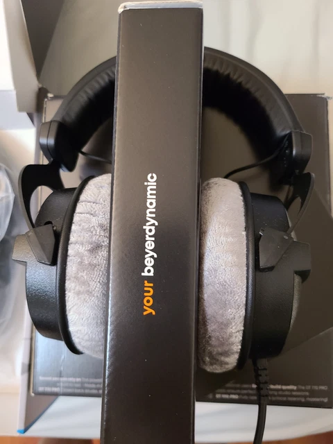 Beyerdynamic DT 770 PRO 250 Ohm Over-Ear Studio Headphones