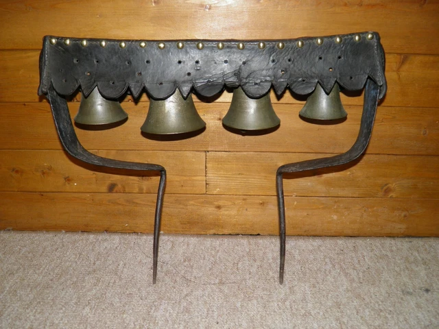 Ensemble De 4 Cloches D'équipage Georgian Robert Wells - Bronze Sur Cadre Chêne - 1700s