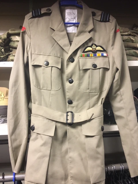 BRITISH ARMY-RAF NR. 6 Kleid Outfit/Uniform mit Shorts Größe 108 ...