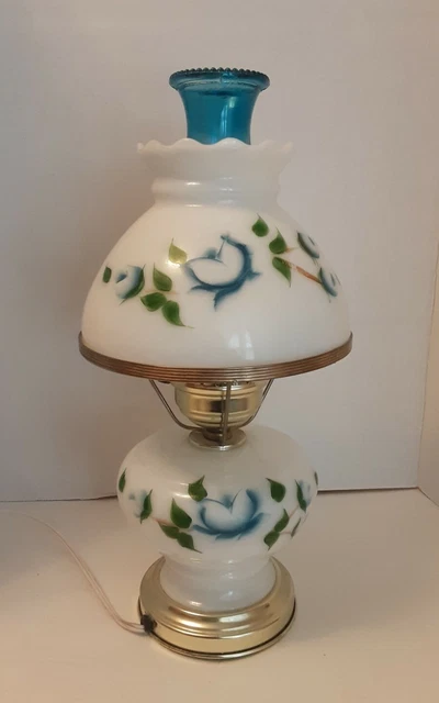 Vtg Underwriters Laboratories Hurricane Parlor Lamp w/Blue Floral GWTW 17"