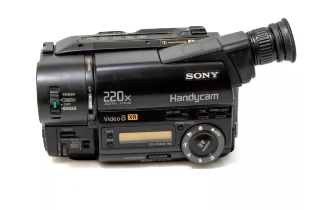 Camescope Sony Handycam CCD-TR415E PAL 220x Video8 XR Video Camera 2
