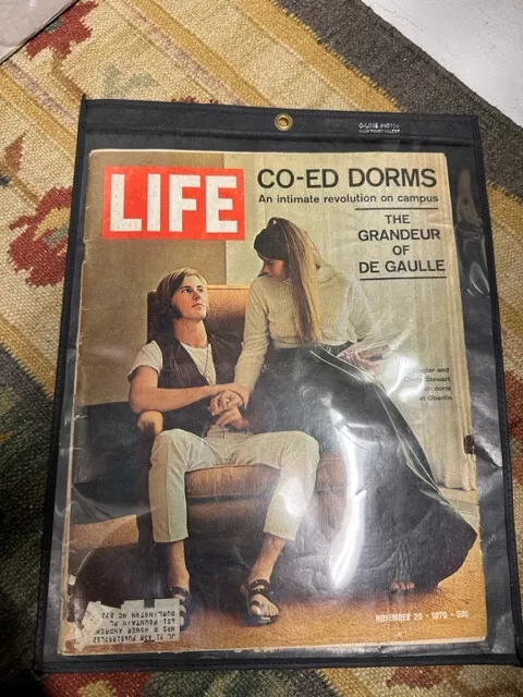 Vintage November 20, 1970 Life Magazine - Coed Dorms on Cover