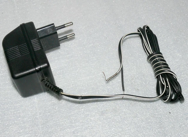 FYB A09000300 AC DC Trafo Adapter 9V 300mA Ladegerät Netz teil stecker ...
