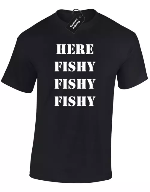 T Shirt Here Fishy Da Uomo Divertente Carpa Pescatore Pescatore Abbigliamento Regalo