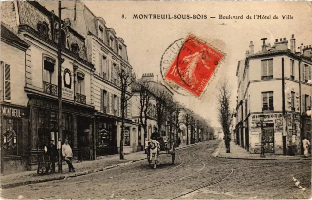 CPA MONTREUIL-under-WOOD Boulevard de l'Hotel de Ville (1353935)