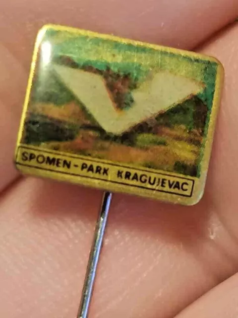 Yugoslavia  WW II ~ KRAGUJEVAC  Partisan monument in Serbia SPOMENIK pin badge /