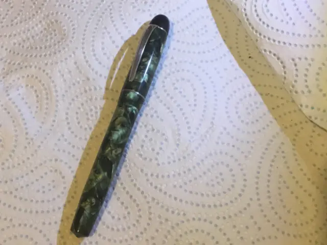 vintage eversharp 5th Avenue, green marble Fountain pen