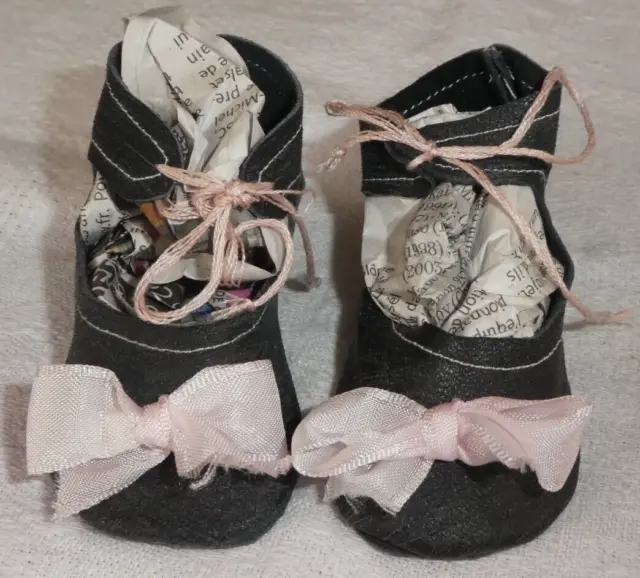 Ancienne paire de chaussures en cuir pour poupée ancienne JUMEAU DEP SFBJ (2)